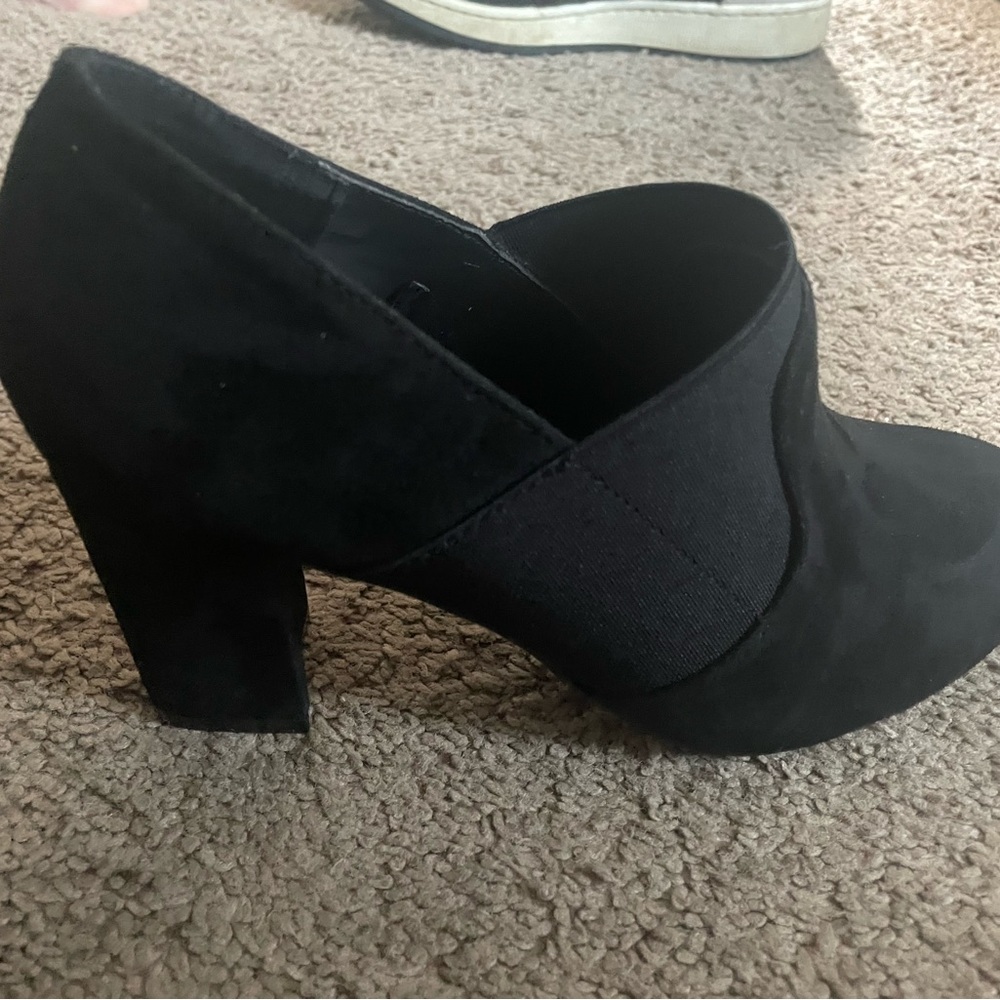 black heels, low cut